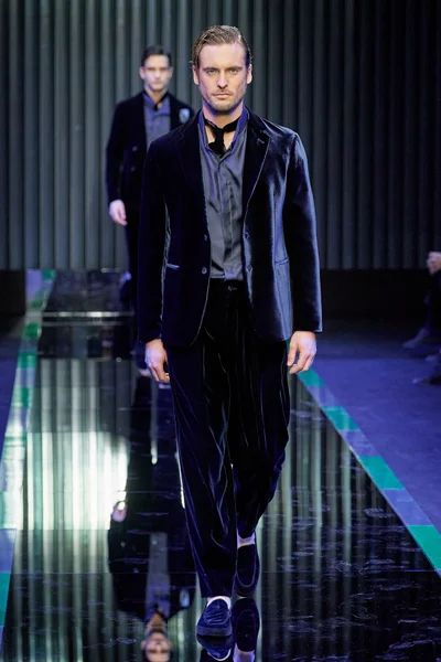 Look 50